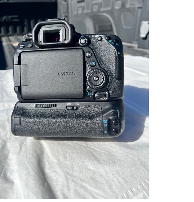 A black camera on a white surface
AI-generated content may be incorrect.