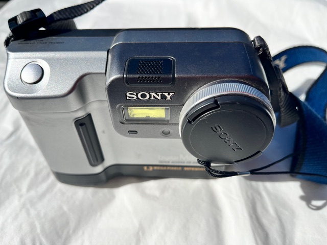 A camera on a white surface
AI-generated content may be incorrect.